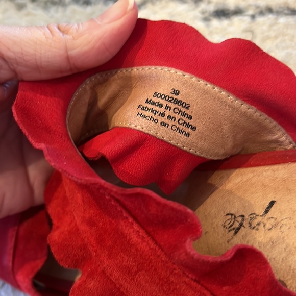 Free People Red Leather Slip On Frilled Sandal - Picture 6 of 7